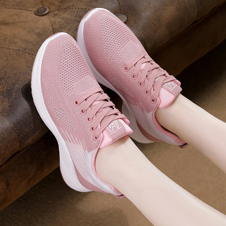 Women's sports shoes