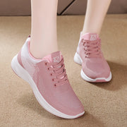 Women's sports shoes