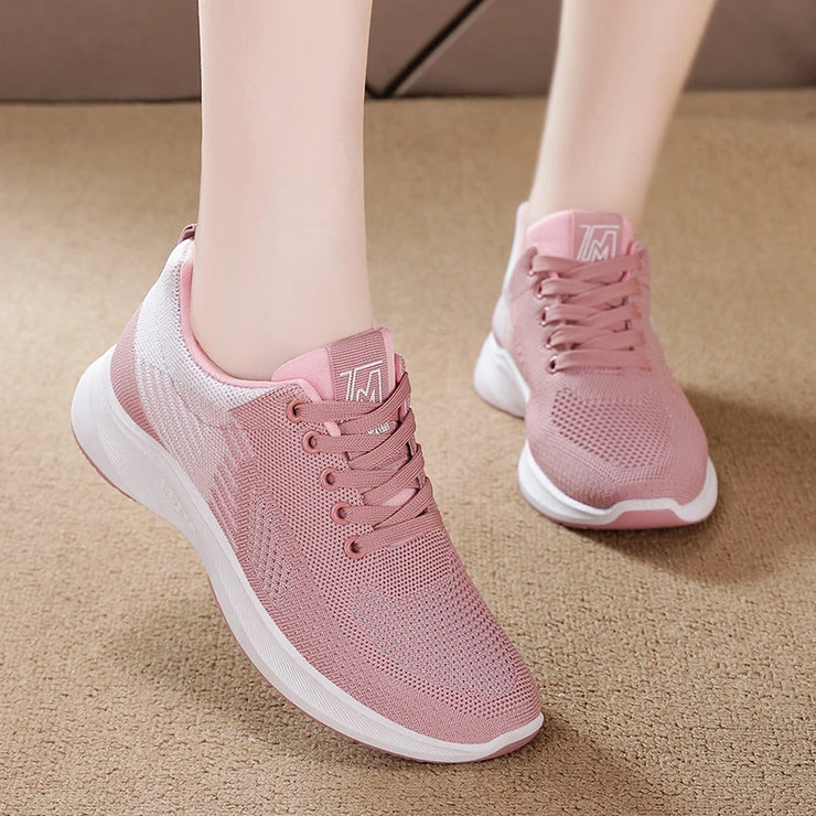 Women's sports shoes