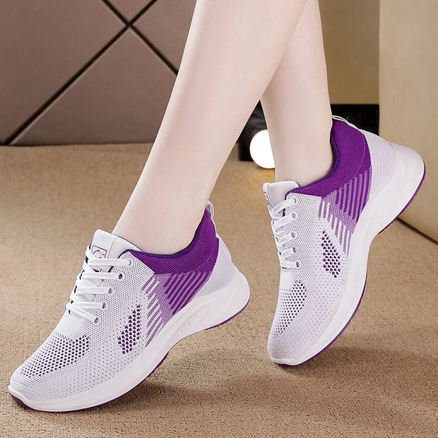Women's sports shoes
