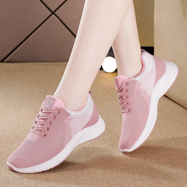 Women's sports shoes